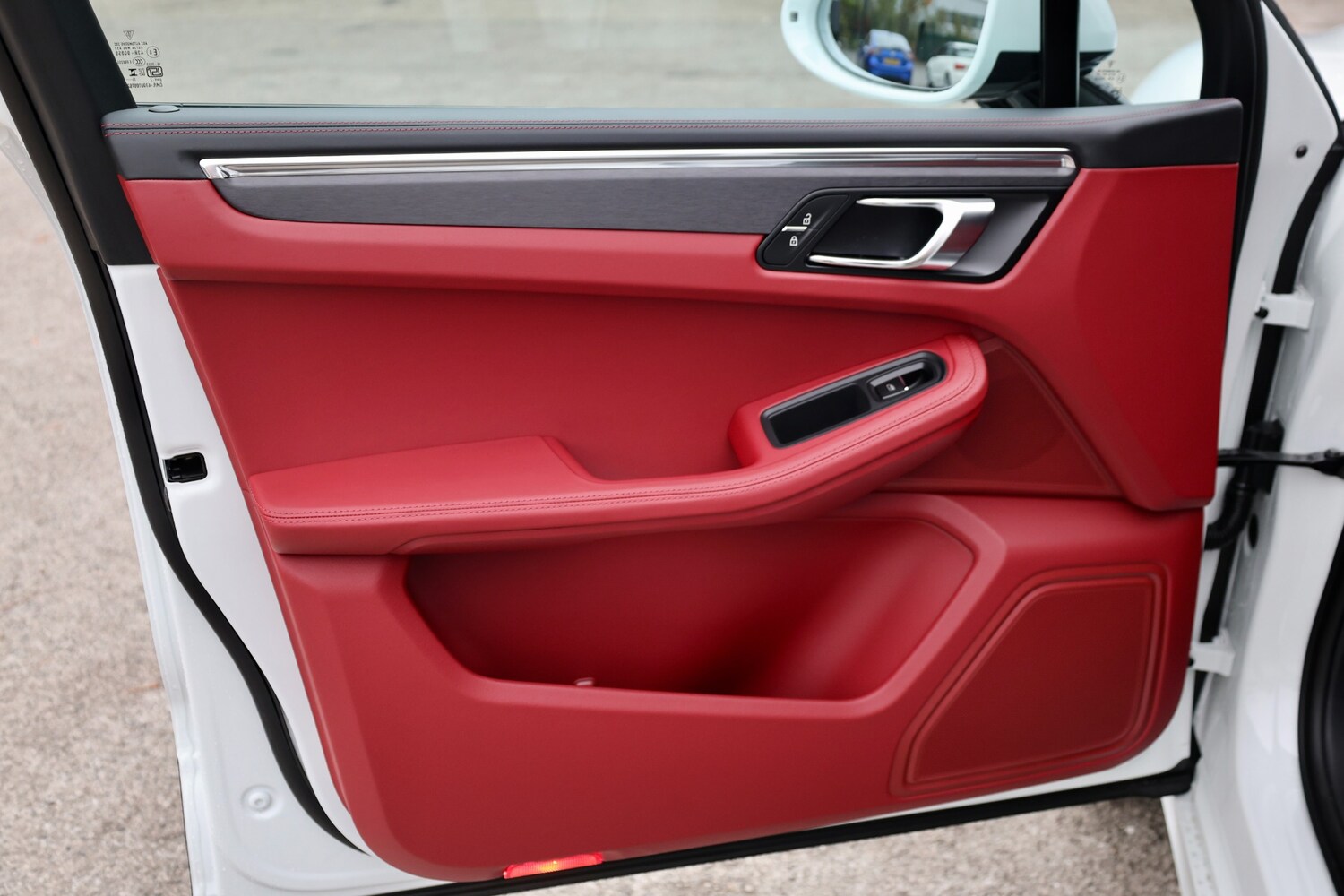 Used Porsche Macan 2025 for sale - 76256949: Photo 32