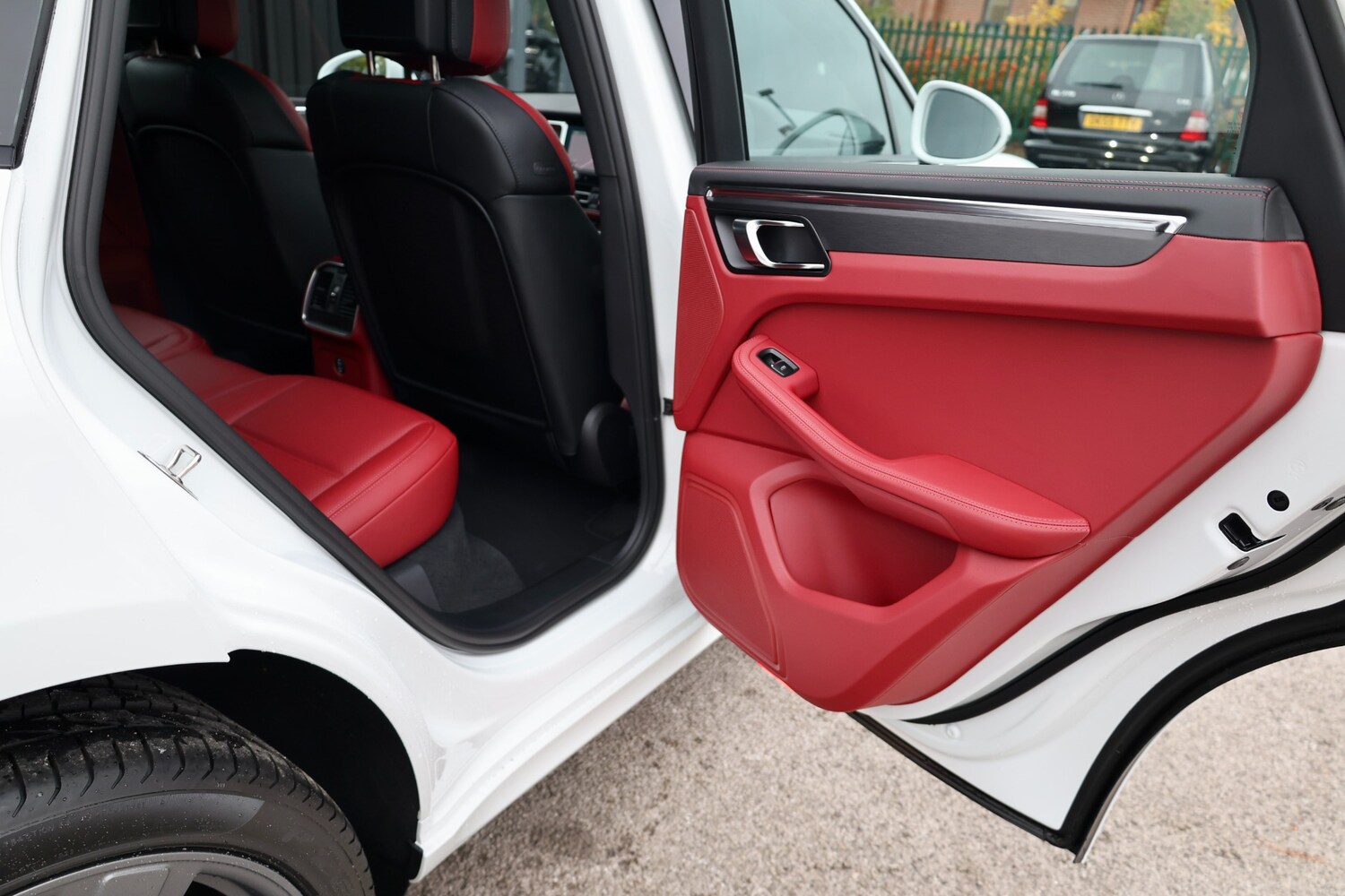 Used Porsche Macan 2025 for sale - 76256949: Photo 33