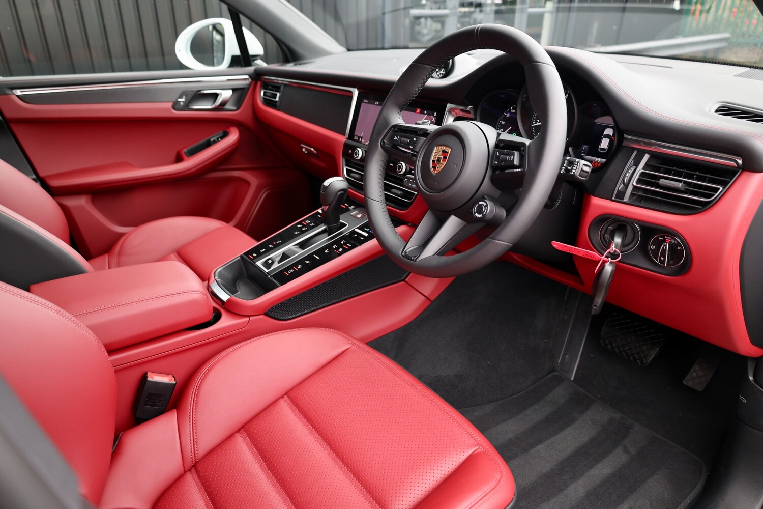 Used Porsche Macan 2025 for sale - 76256949: Photo 9