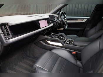 Used Porsche Cayenne 2024 for sale - 78247445: Photo