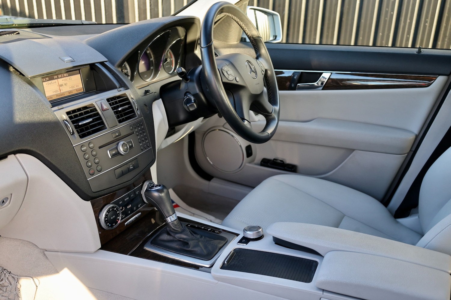 Used Mercedes-Benz C Class 2010 for sale - 76366347: Photo 4