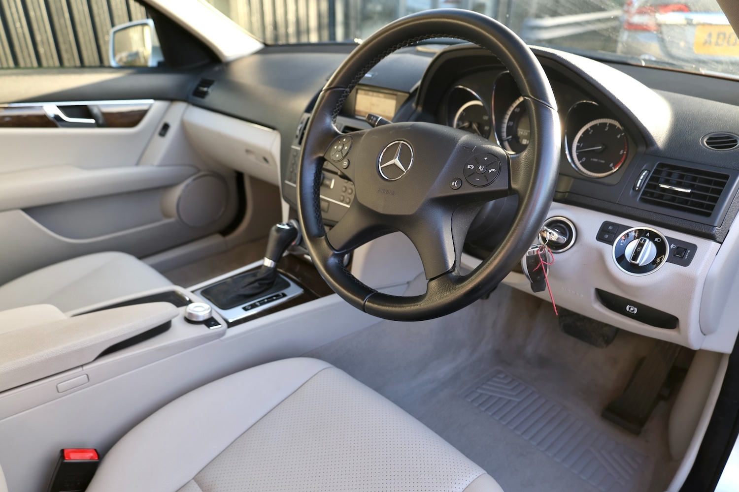 Used Mercedes-Benz C Class 2010 for sale - 76366347: Photo 8