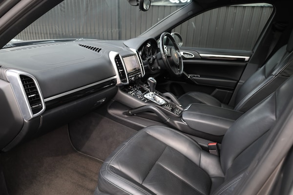 Used Porsche Cayenne 2013 for sale - 75046765: Photo 3