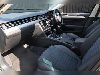 Used Volkswagen Passat 2017 for sale - 78183224: Photo