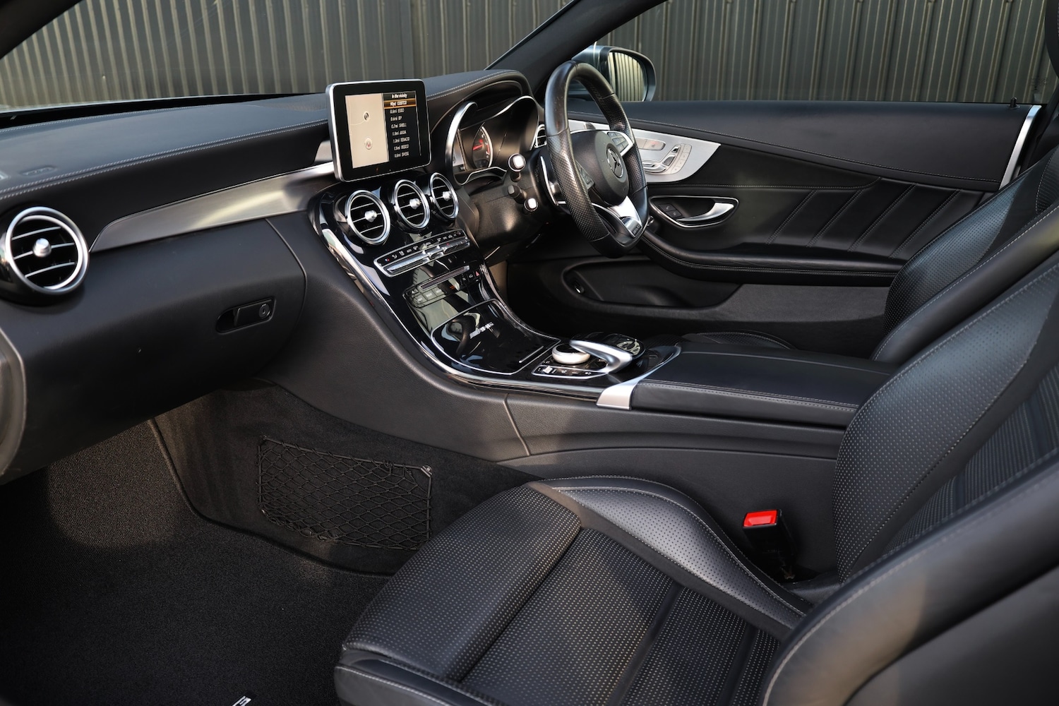 Used Mercedes-Benz C Class 2018 for sale - 77851519: Photo 3