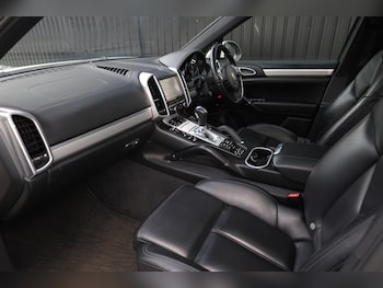 Used Porsche Cayenne 2011 for sale - 75705637: Photo