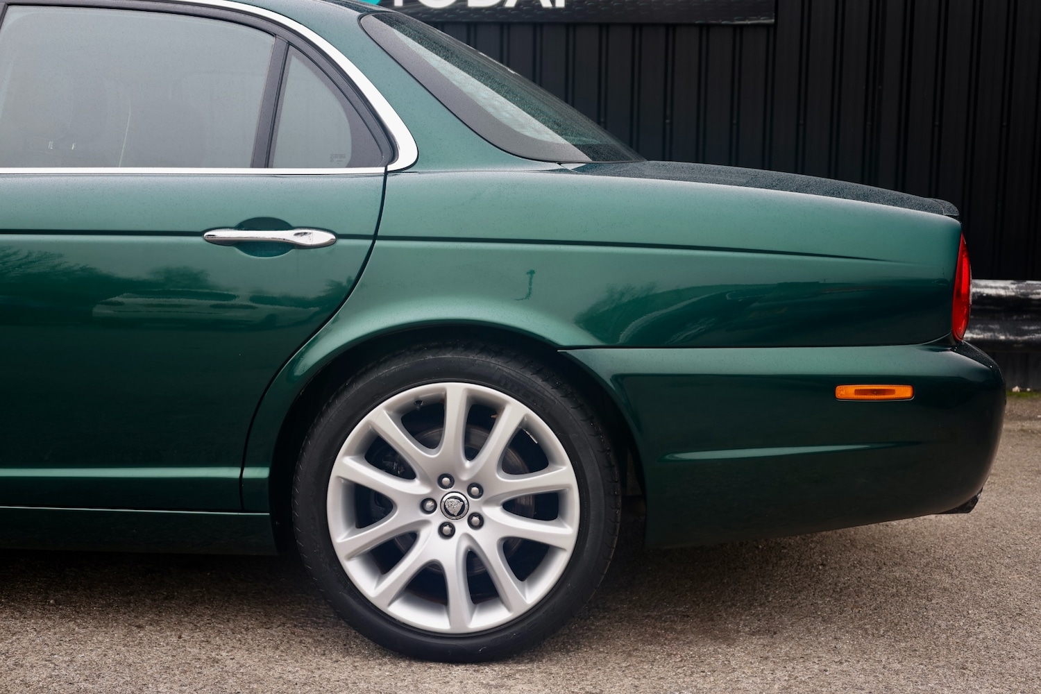 Used Jaguar XJ 2007 for sale - 76534527: Photo 23