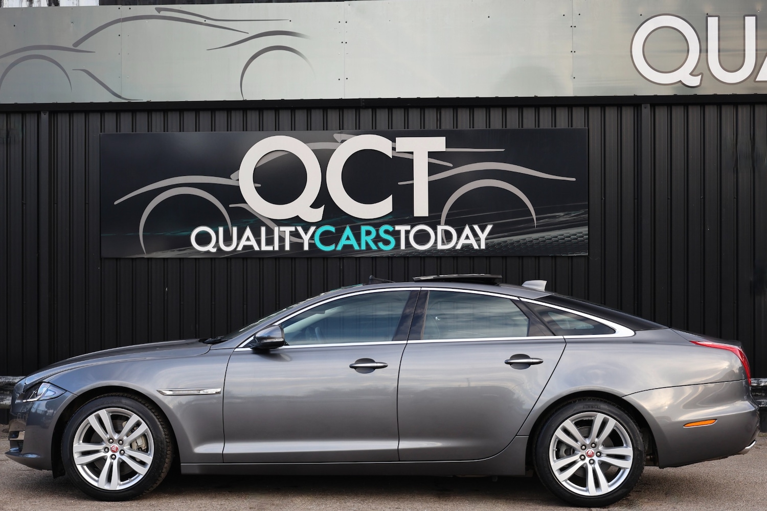 Used Jaguar XJ 2016 for sale - 77296340: Photo 2