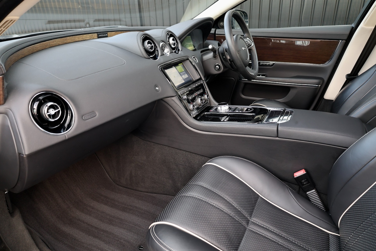 Used Jaguar XJ 2016 for sale - 77296340: Photo 3