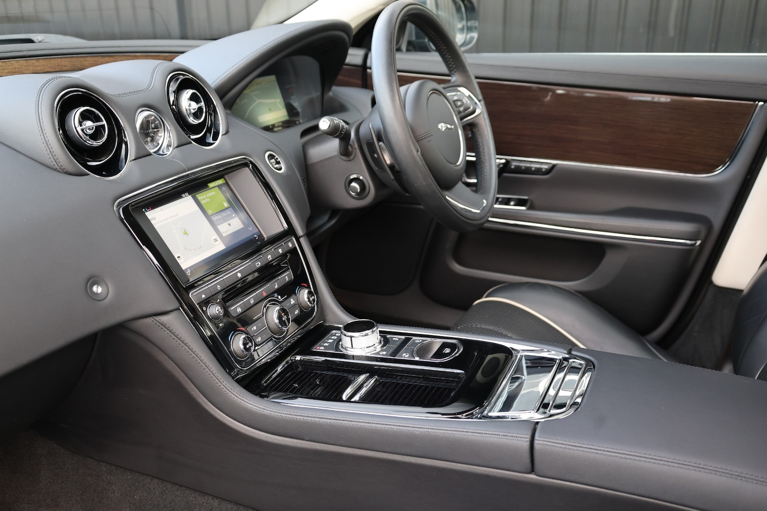 Used Jaguar XJ 2016 for sale - 77296340: Photo 7