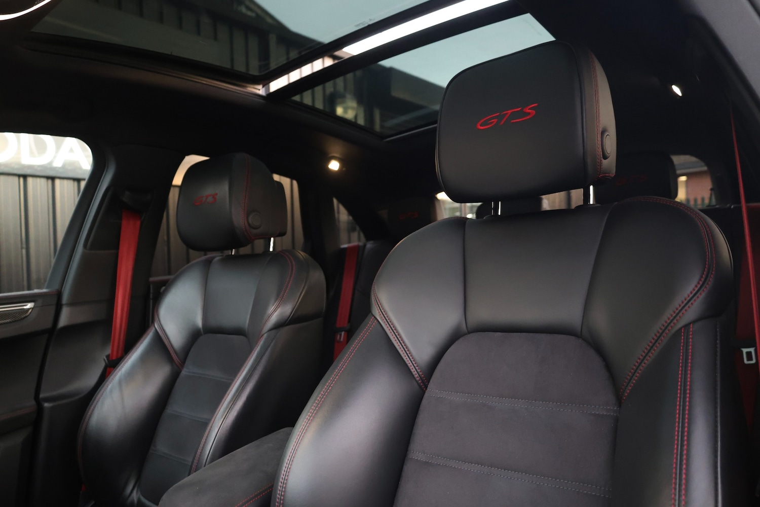 Used Porsche Macan 2018 for sale - 76481712: Photo 31