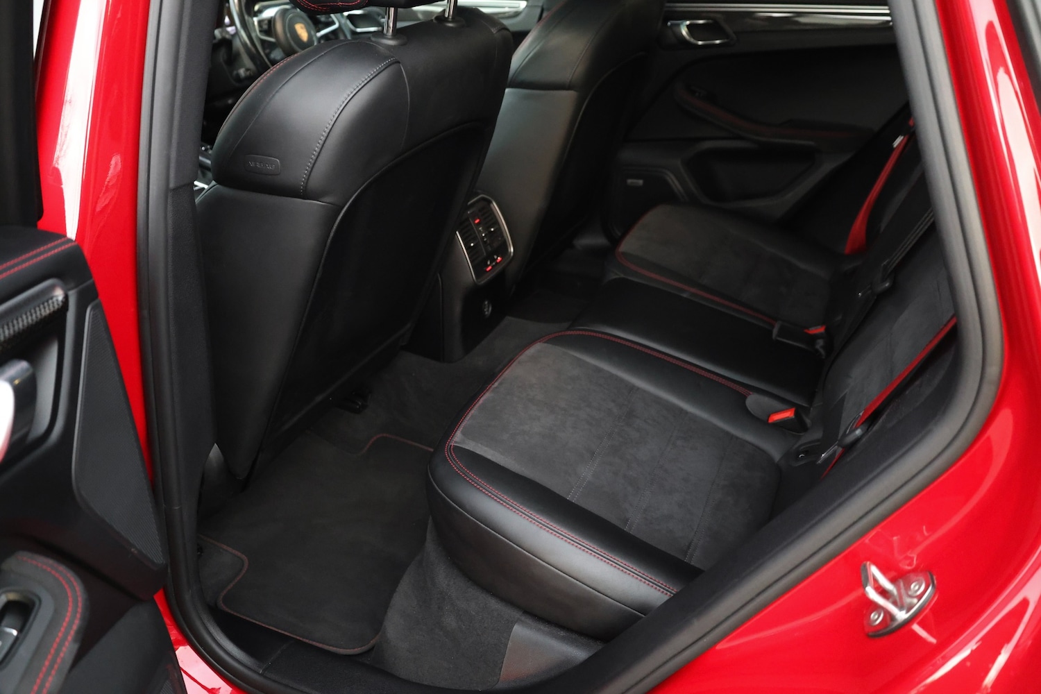 Used Porsche Macan 2018 for sale - 76481712: Photo 32