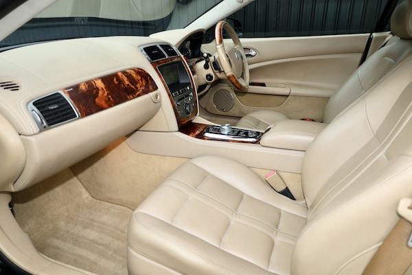 Used Jaguar XK 2010 for sale - 76155793: Photo 3