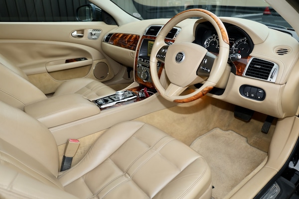 Used Jaguar XK 2010 for sale - 76155793: Photo 6