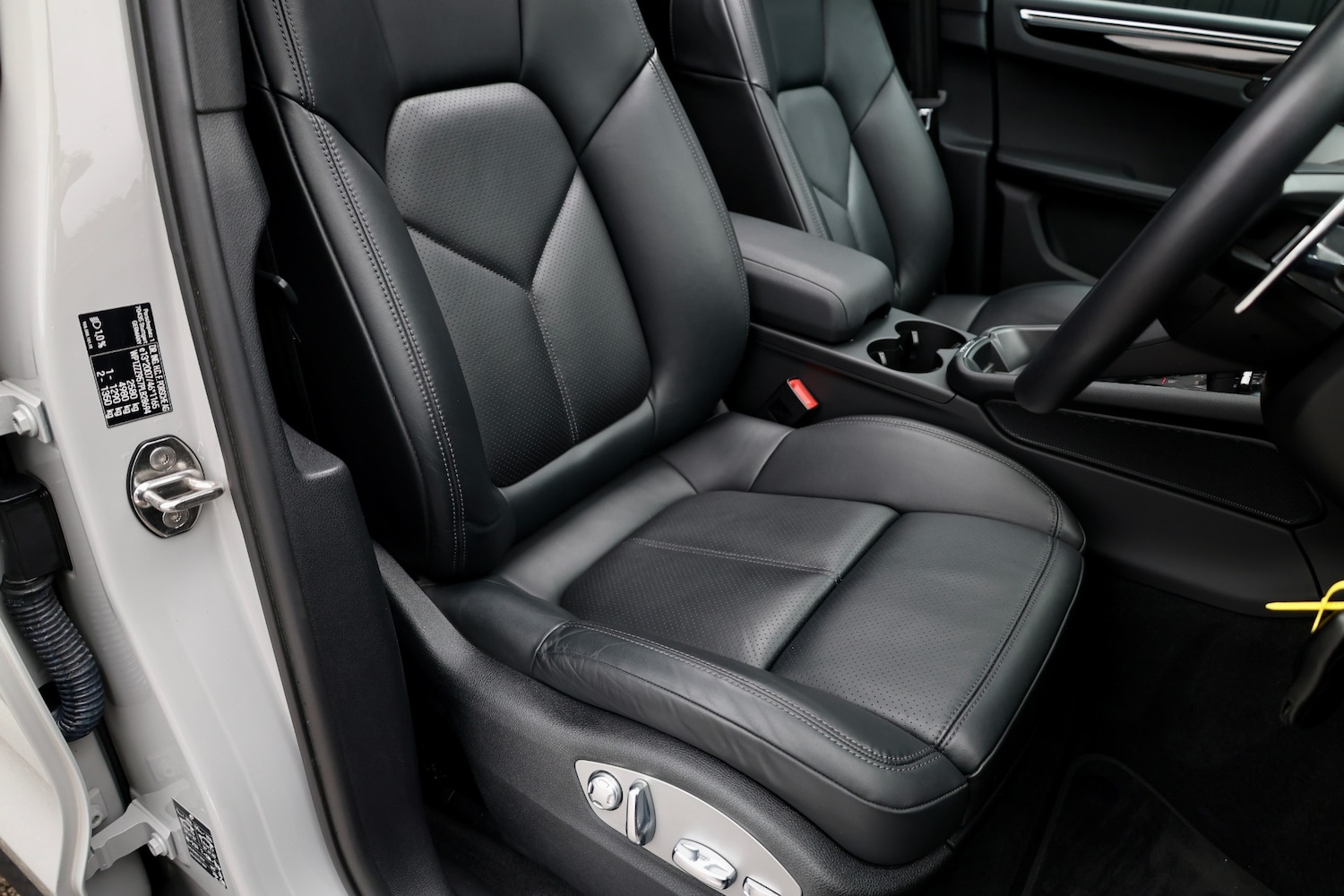 Used Porsche Macan 2023 for sale - 77694614: Photo 23