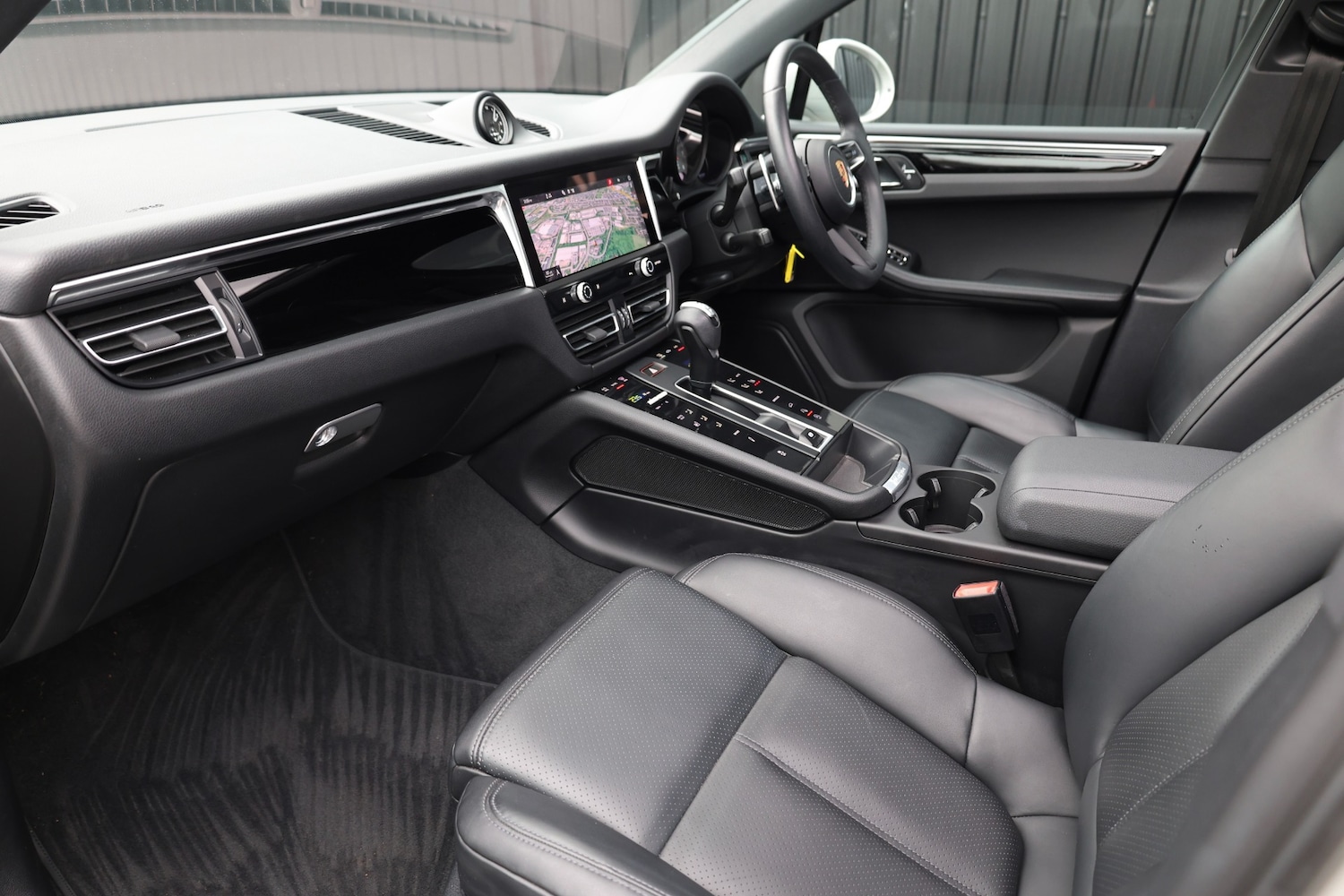 Used Porsche Macan 2023 for sale - 77694614: Photo 3