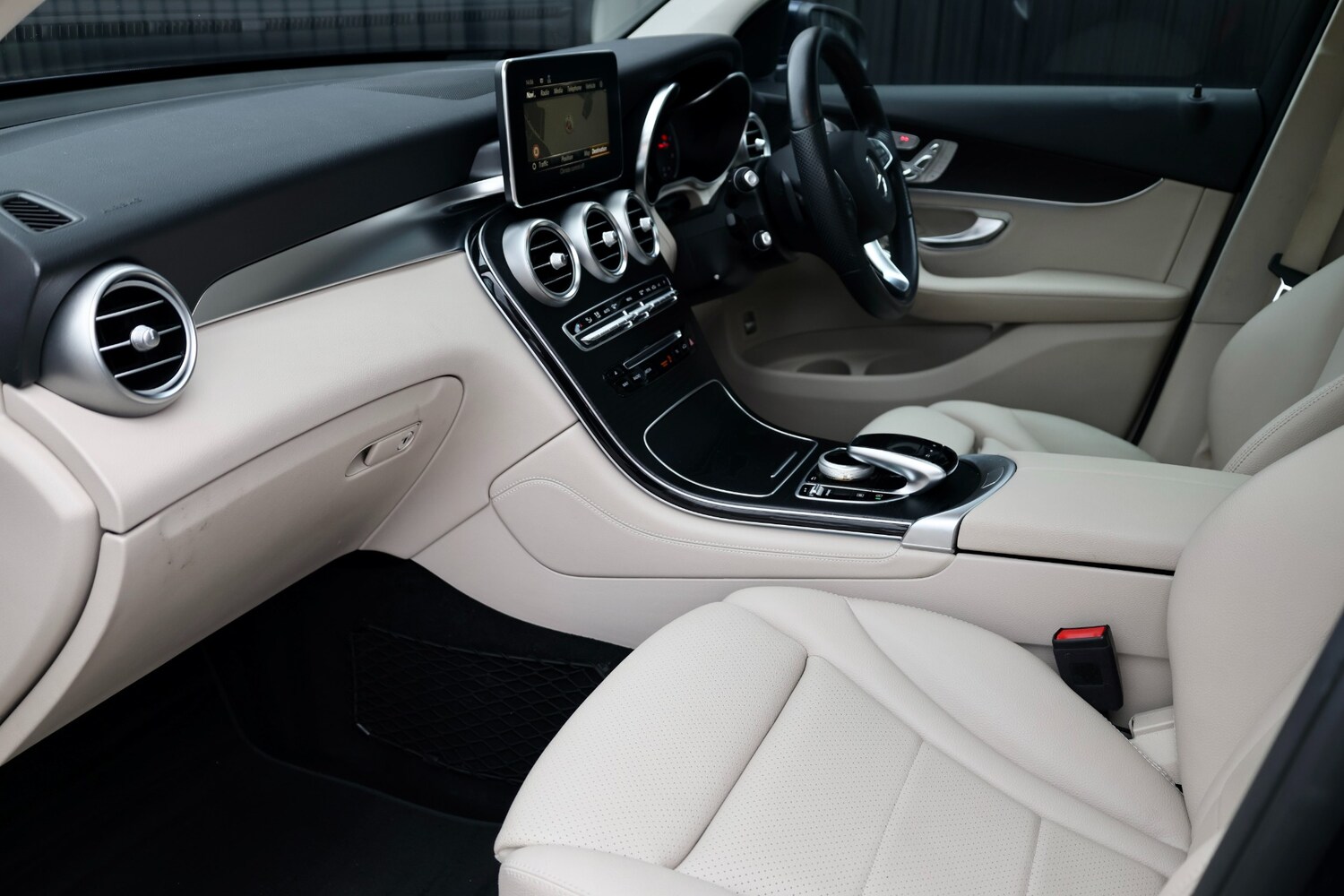 Used Mercedes-Benz GLC 2018 for sale - 76483142: Photo 3