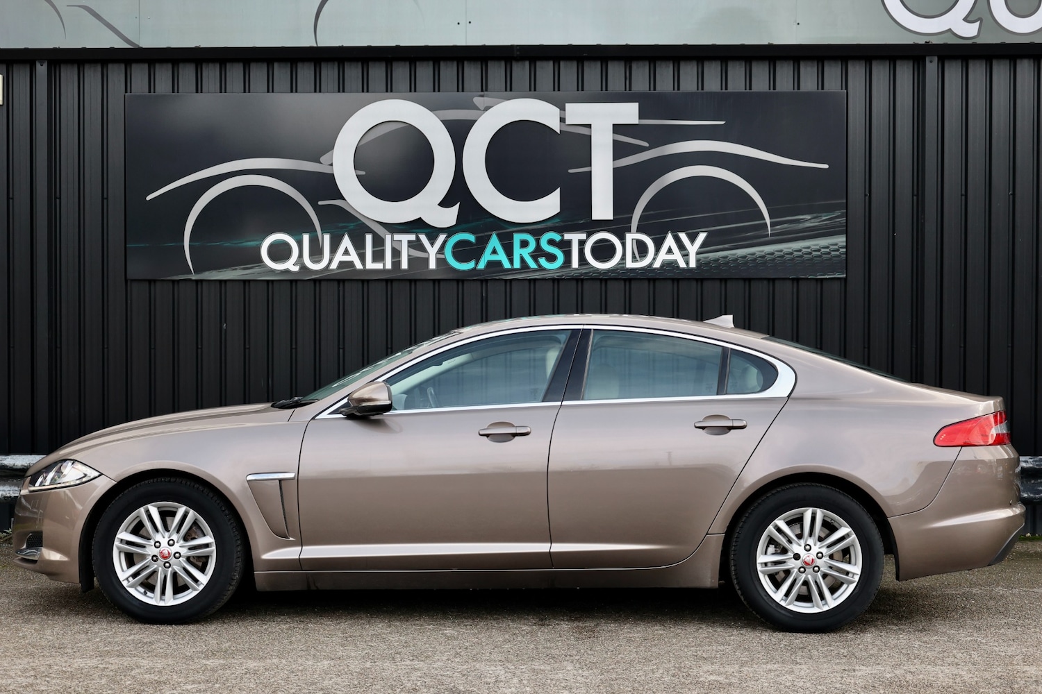 Used Jaguar XF 2014 for sale - 77709100: Photo 2