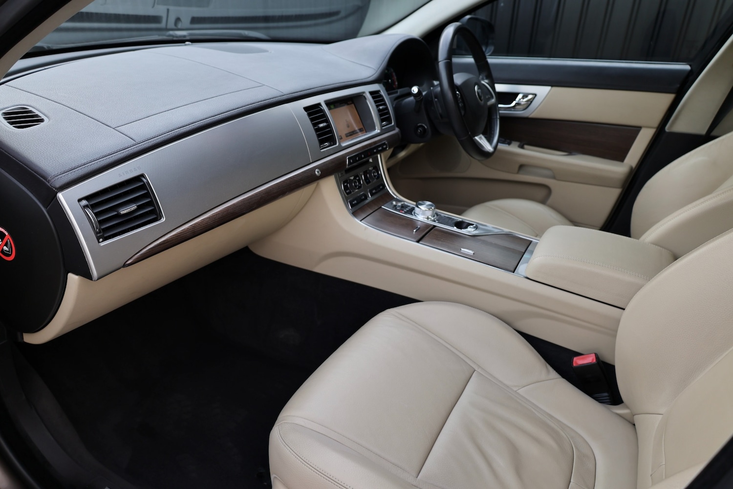 Used Jaguar XF 2014 for sale - 77709100: Photo 3