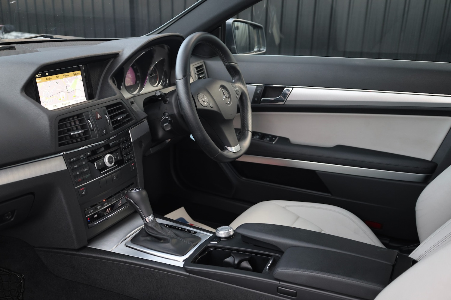 Used Mercedes-Benz E Class 2011 for sale - 77127675: Photo 3