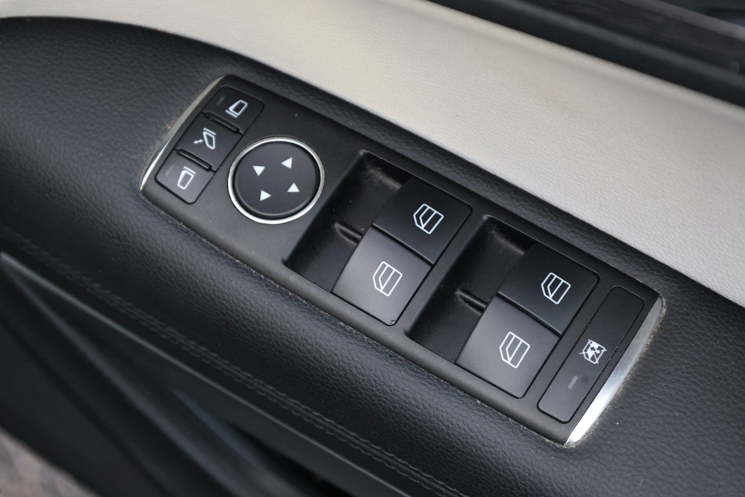 Used Mercedes-Benz E Class 2011 for sale - 77127675: Photo 41