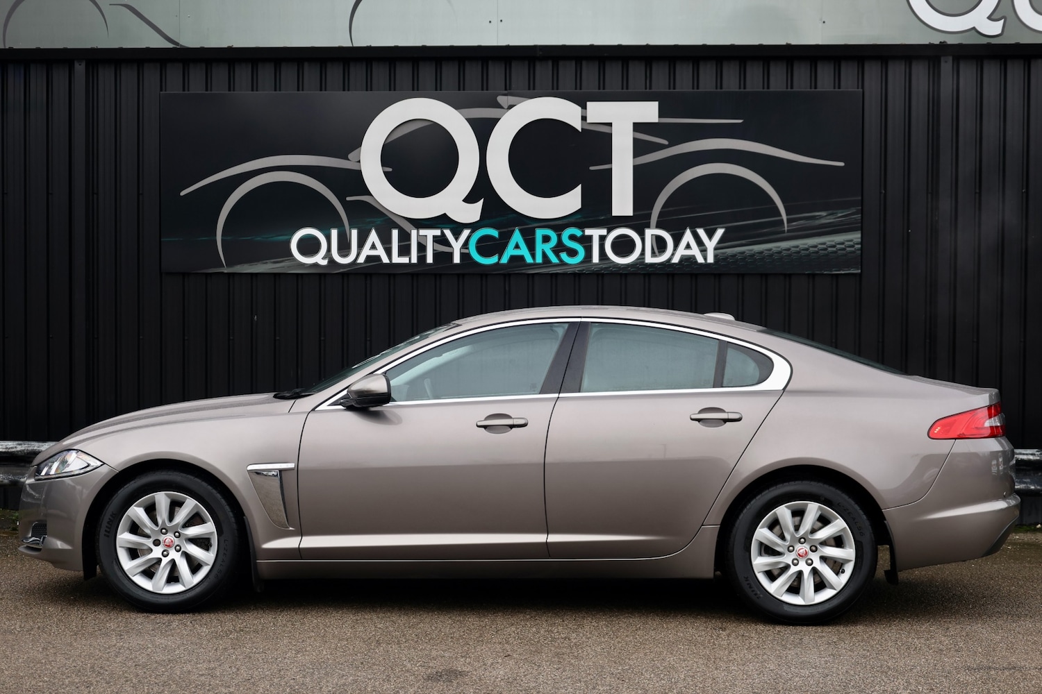 Used Jaguar XF 2012 for sale - 77500683: Photo 2