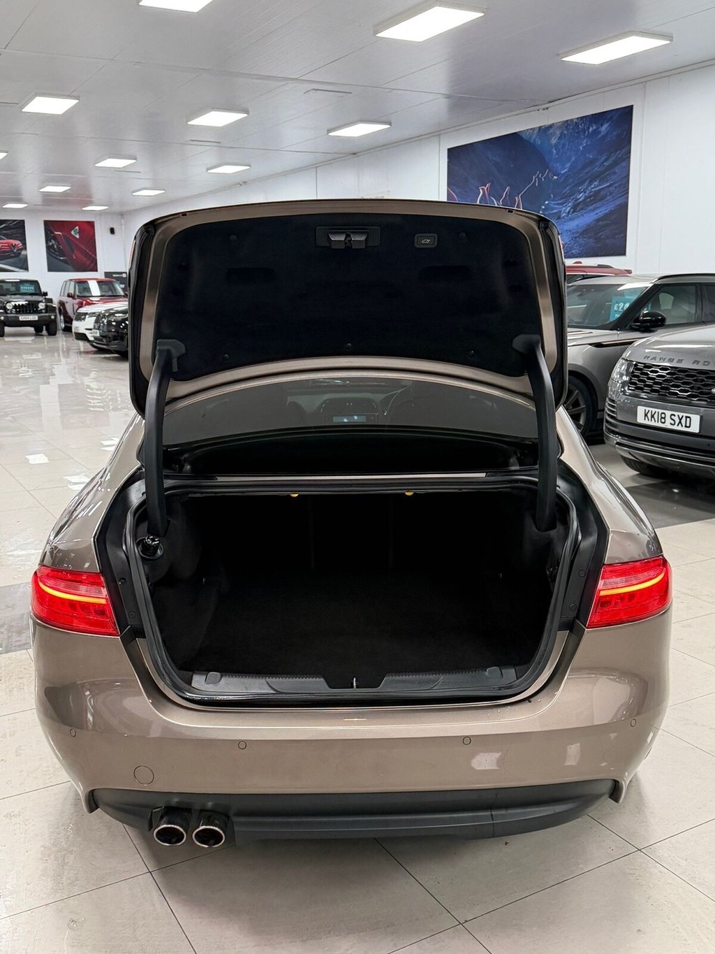 Used Jaguar XE 2017 for sale - 76496323: Photo 20