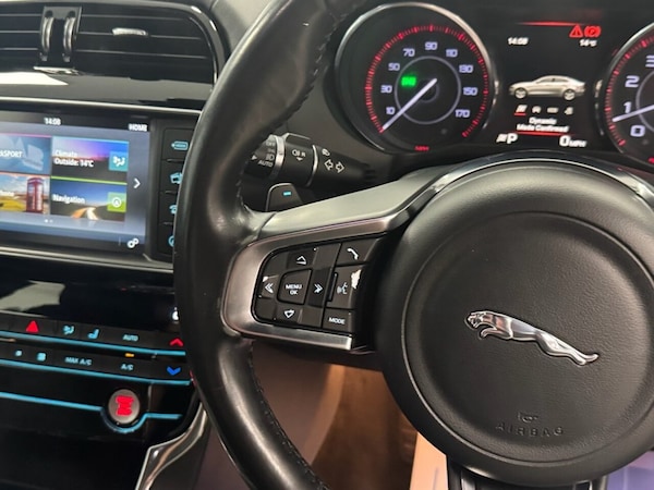 Used Jaguar XE 2015 for sale - 76291747: Photo 33
