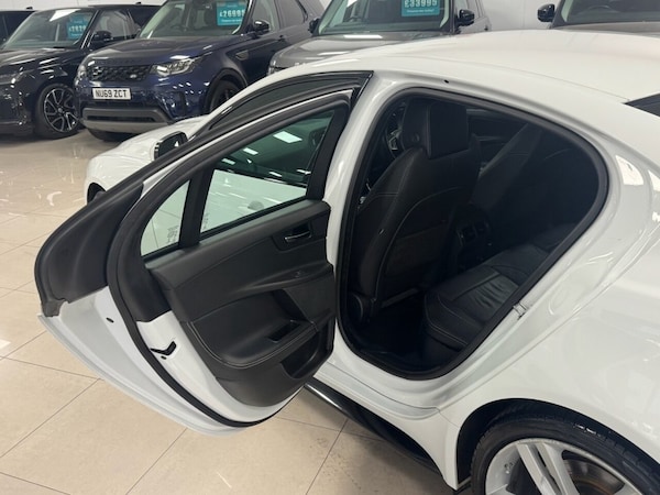 Used Jaguar XE 2015 for sale - 76291747: Photo 40