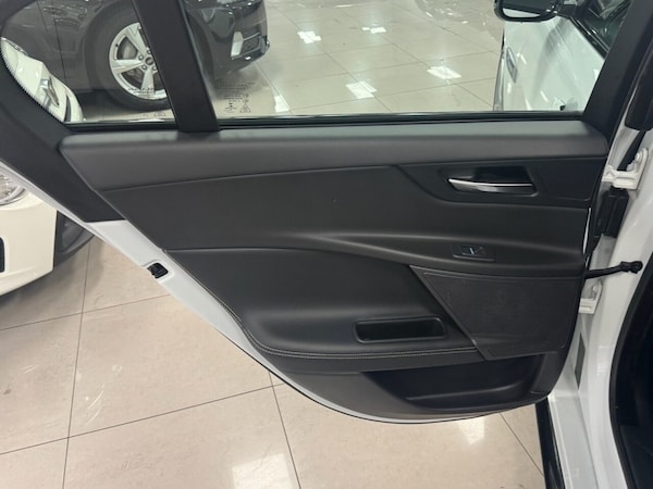 Used Jaguar XE 2015 for sale - 76291747: Photo 42