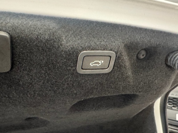 Used Jaguar XE 2015 for sale - 76291747: Photo 9