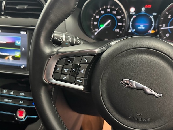 Used Jaguar F-Pace 2017 for sale - 76106024: Photo 31