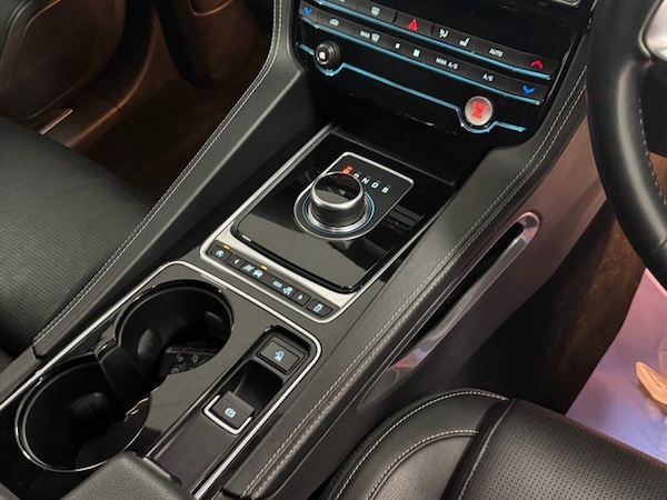 Used Jaguar F-Pace 2017 for sale - 76106024: Photo 34