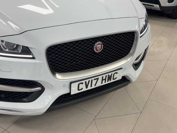 Used Jaguar F-Pace 2017 for sale - 76106024: Photo 9