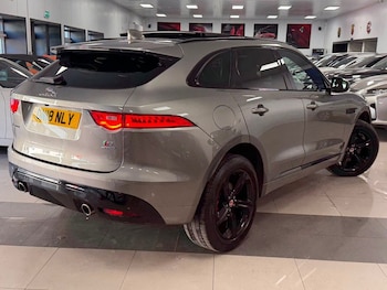 Used Jaguar F-Pace 2018 for sale - 79494363: Photo
