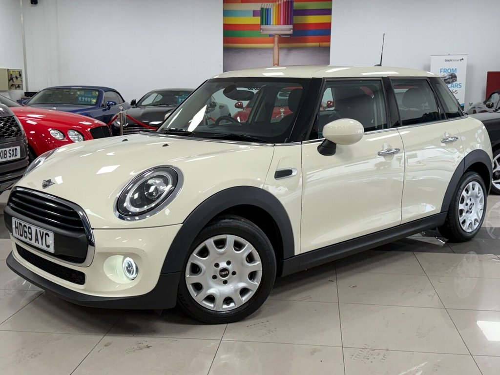 Used MINI Hatch 2019 for sale - 76323052: Photo 1