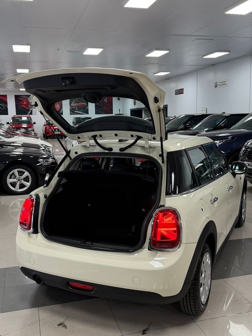 Used MINI Hatch 2019 for sale - 76323052: Photo 10