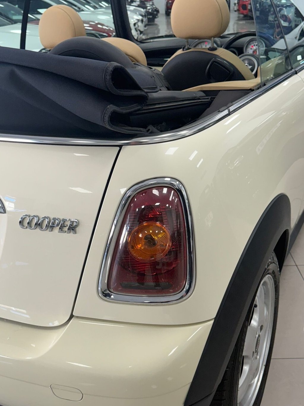 Used MINI Convertible 2010 for sale - 78219324: Photo 10