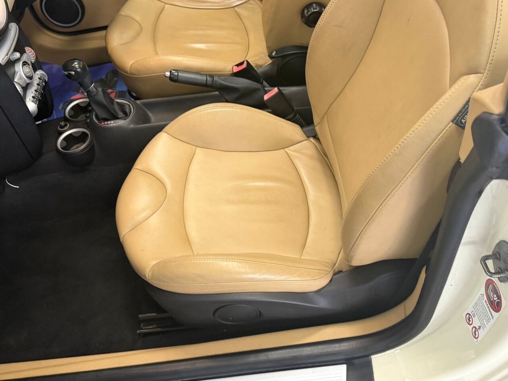 Used MINI Convertible 2010 for sale - 78219324: Photo 30