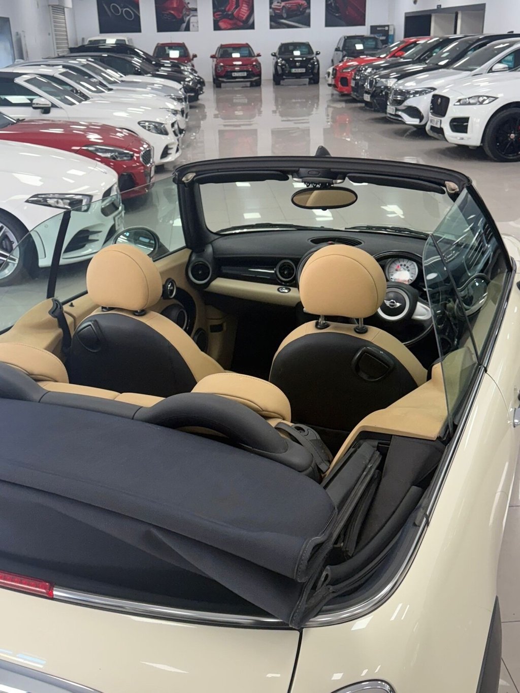 Used MINI Convertible 2010 for sale - 78219324: Photo 4