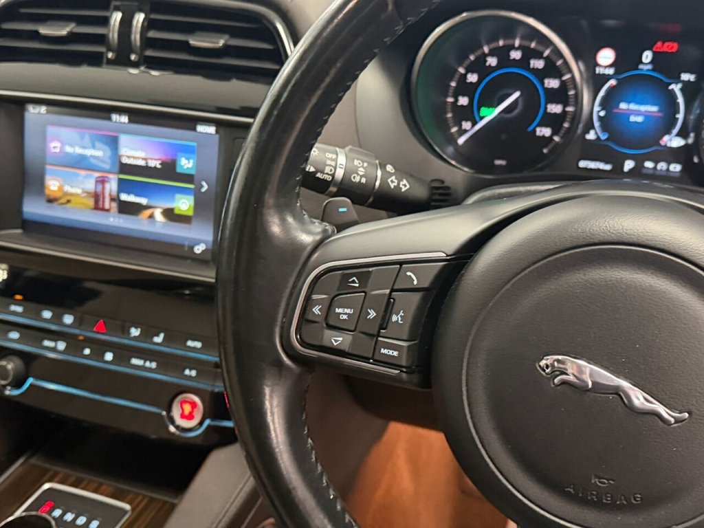 Used Jaguar F-Pace 2016 for sale - 77919811: Photo 33