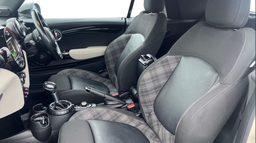 Used MINI Convertible 2016 for sale - 76950612: Photo 4