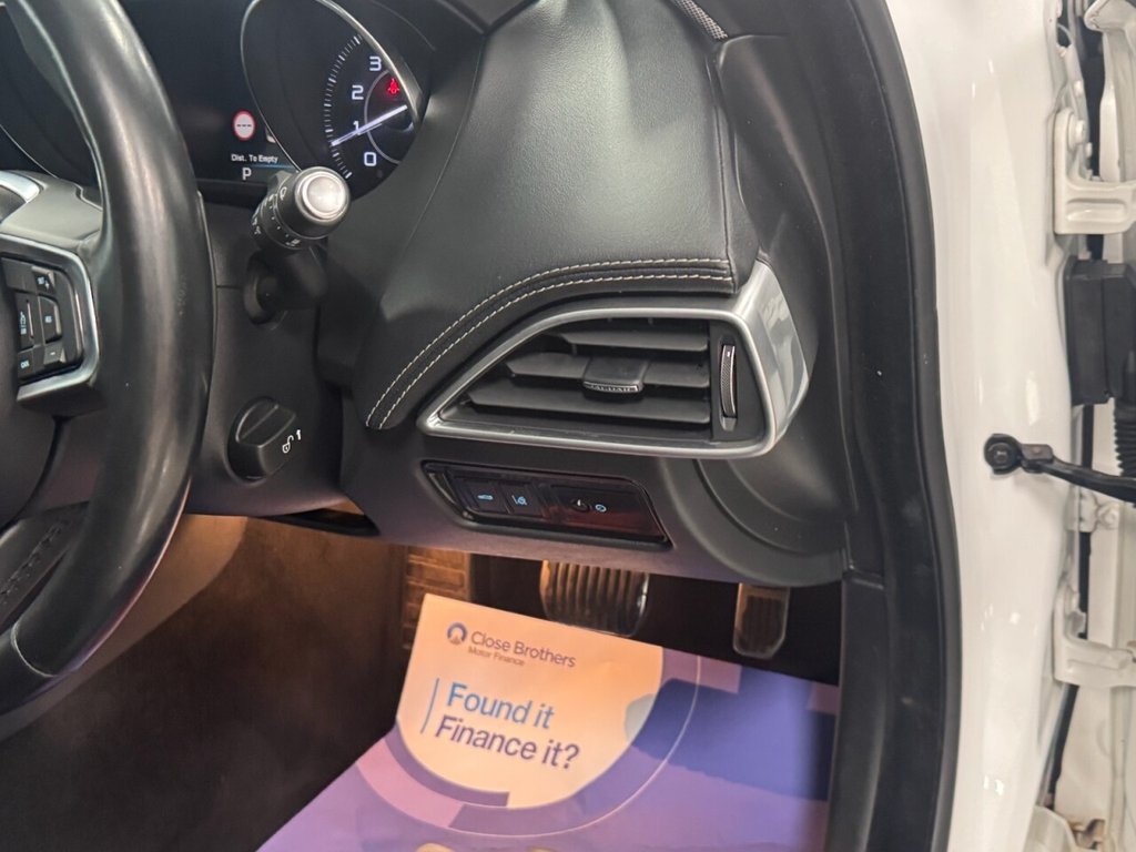 Used Jaguar XE 2015 for sale - 76950240: Photo 28