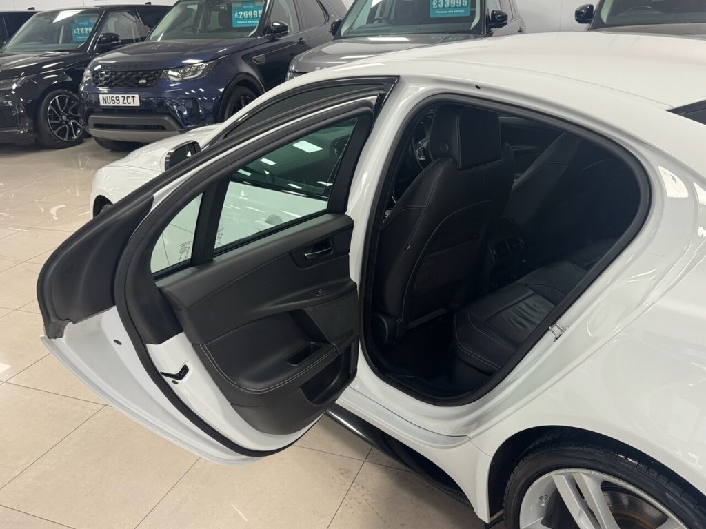 Used Jaguar XE 2015 for sale - 76950240: Photo 40