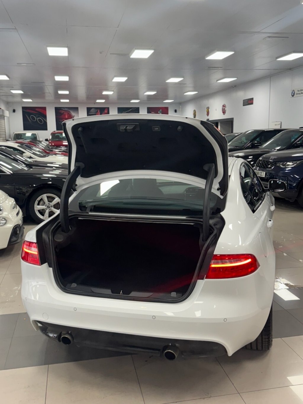 Used Jaguar XE 2015 for sale - 76950240: Photo 7