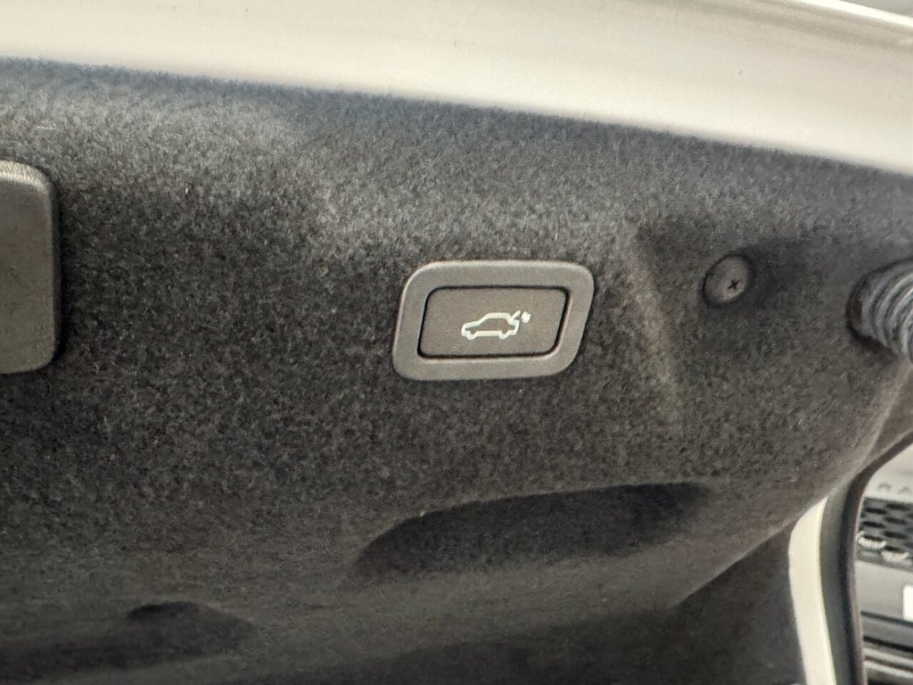 Used Jaguar XE 2015 for sale - 76950240: Photo 9