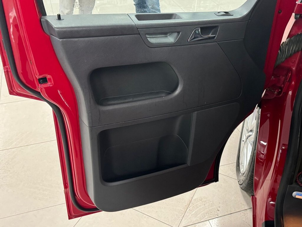 Used Volkswagen Caravelle 2010 for sale - 77666807: Photo 41