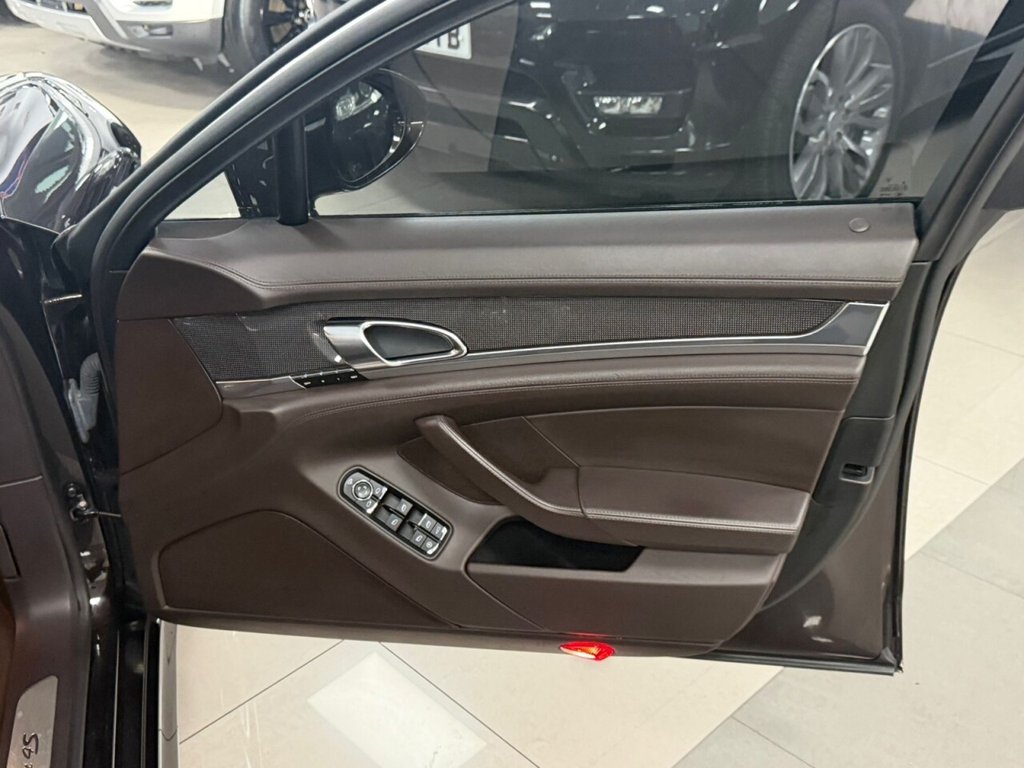 Used Porsche Panamera 2011 for sale - 76883219: Photo 33