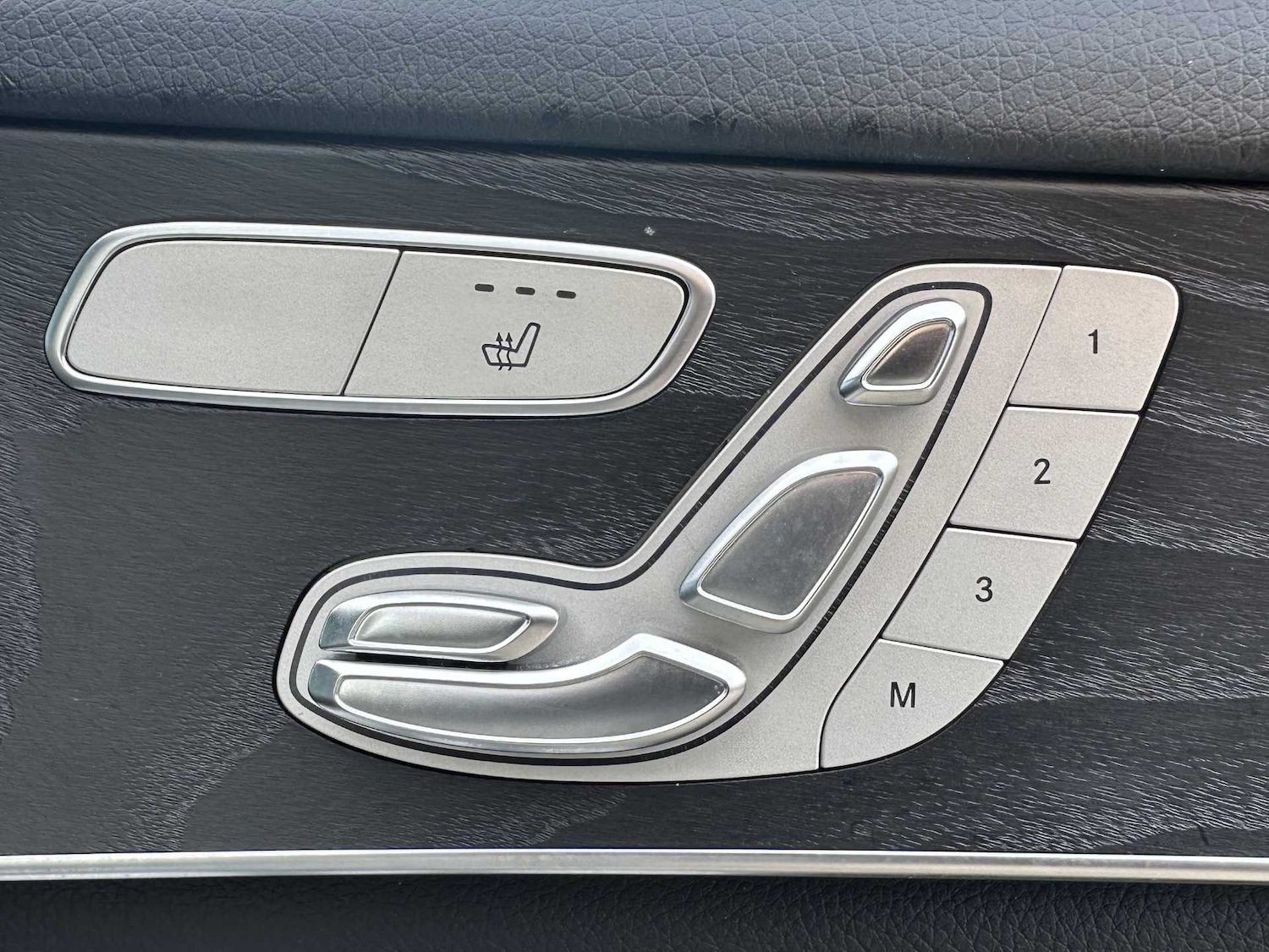 Used Mercedes-Benz GLC 2019 for sale - 75818736: Photo 23