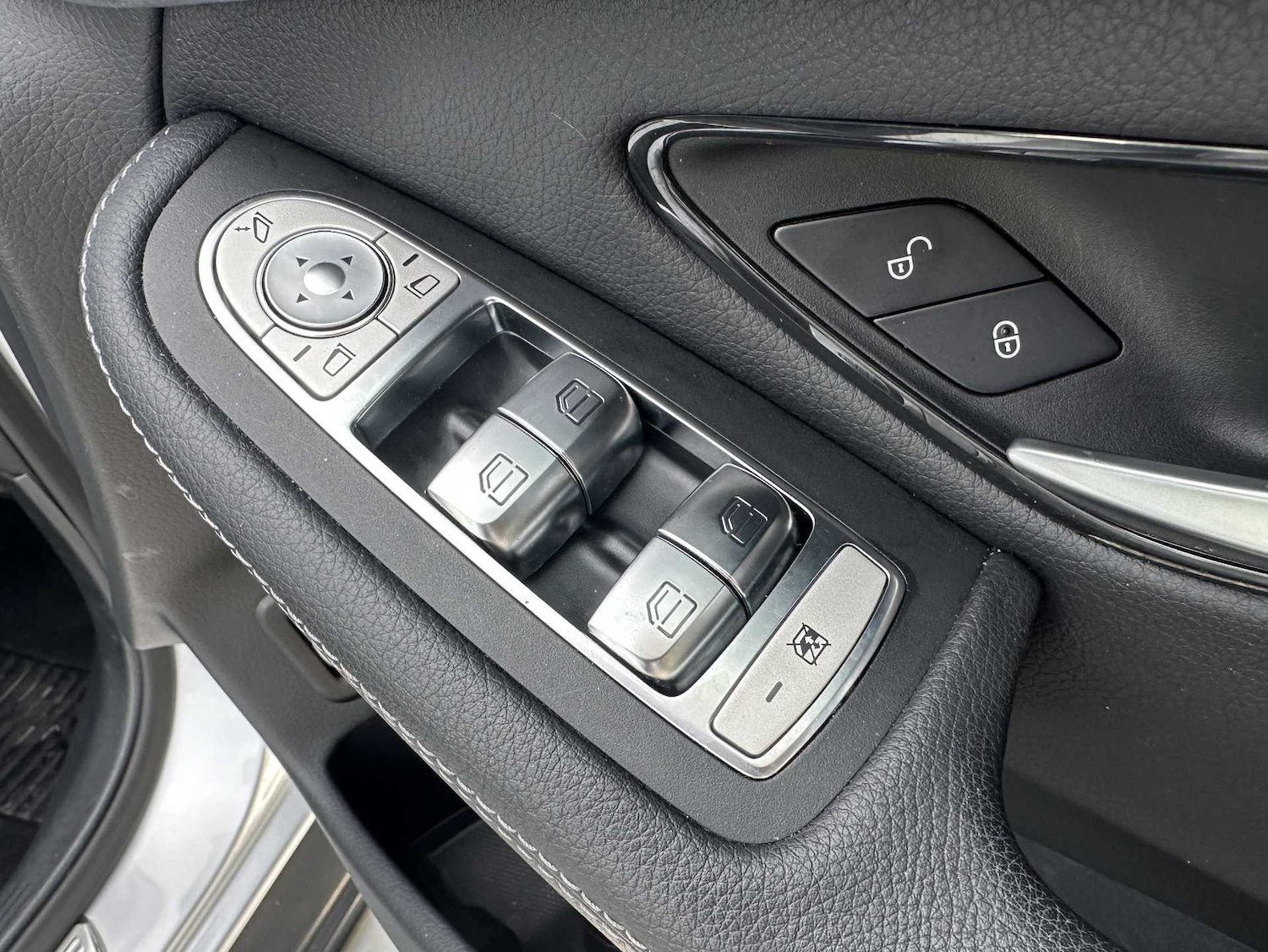 Used Mercedes-Benz GLC 2019 for sale - 75818736: Photo 24